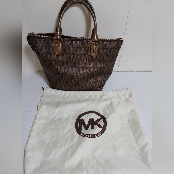 Michael Kors Signature bag - Picture 1 of 11